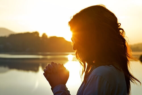 faith based therapy a woman prays as part of her faith based therapy
